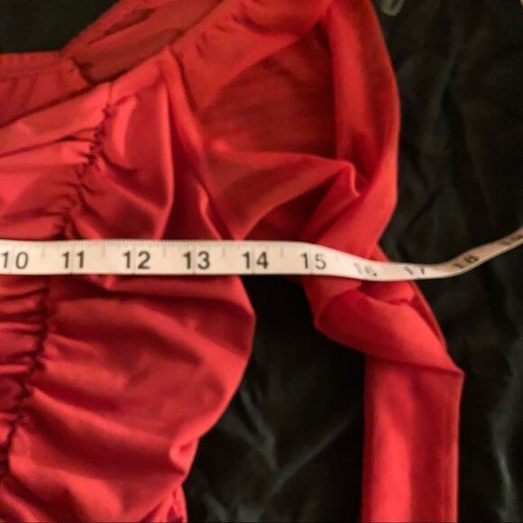 Red crop top mesh sleeves - Picture 3 of 6